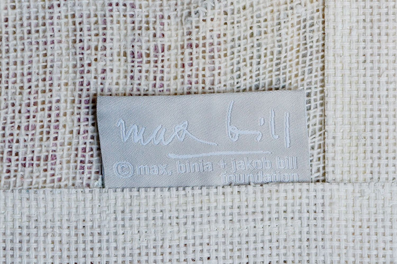 メトロクス ラグ カラーホイール 100 / 160 / 180 / 200cm 裏面にマックス・ビルのサインが刺繍されたタグが付きます