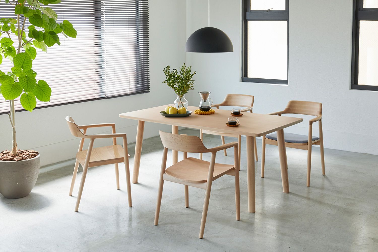 マルニ木工 ヒロシマ ダイニングテーブル 伸長式 同シリーズの仕様違いのイメージ画像です。