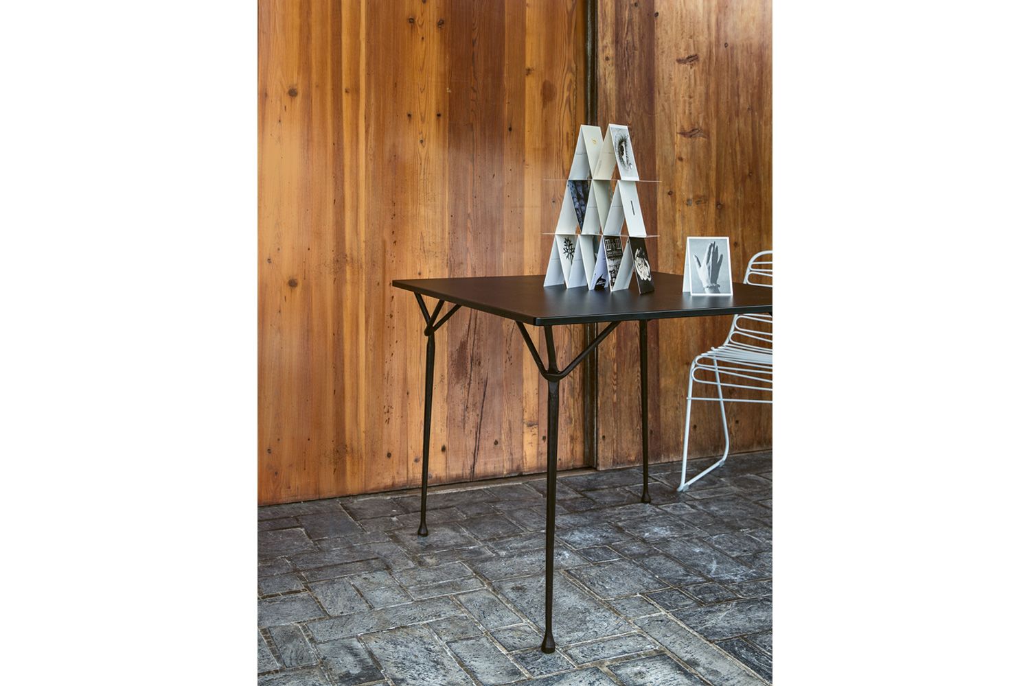 マジス オフィチーナ テーブル2 天板：ブラック（鋼板） / 脚：グレーアンスラサイト